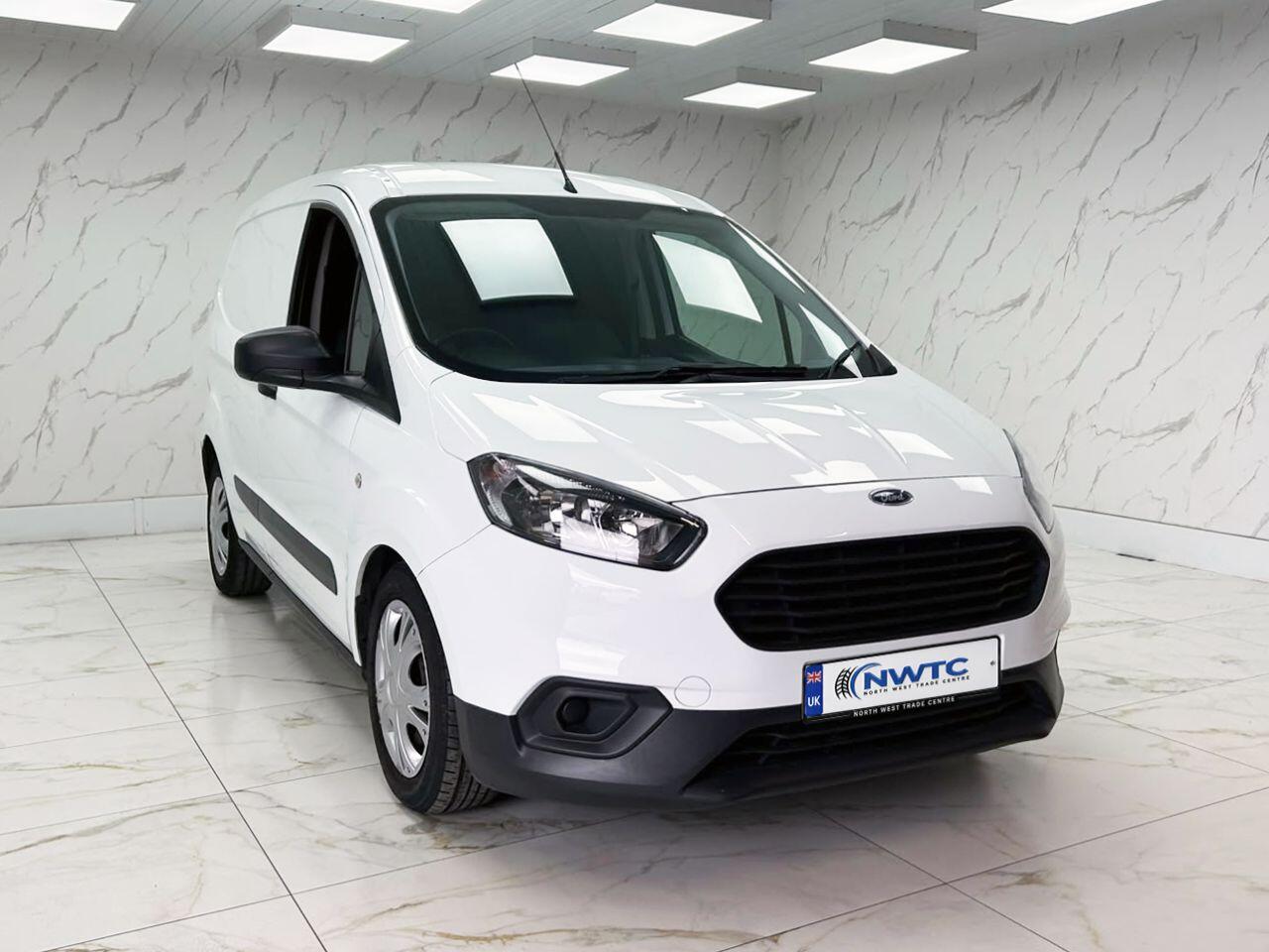 Ford Transit Courier view 4