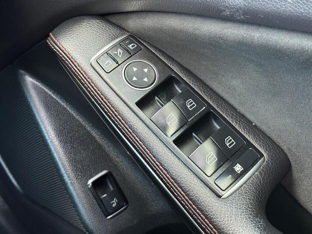 Mercedes-Benz Gla view 43