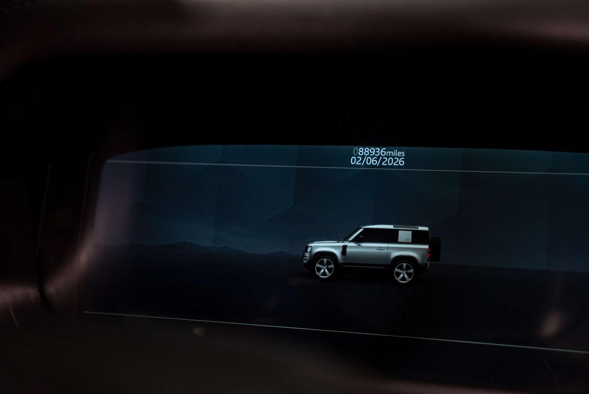 Land Rover Defender 90 view 13