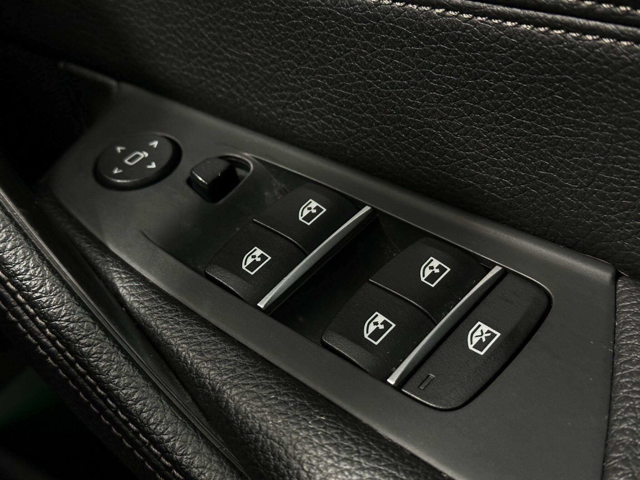 BMW 5 Series view 19