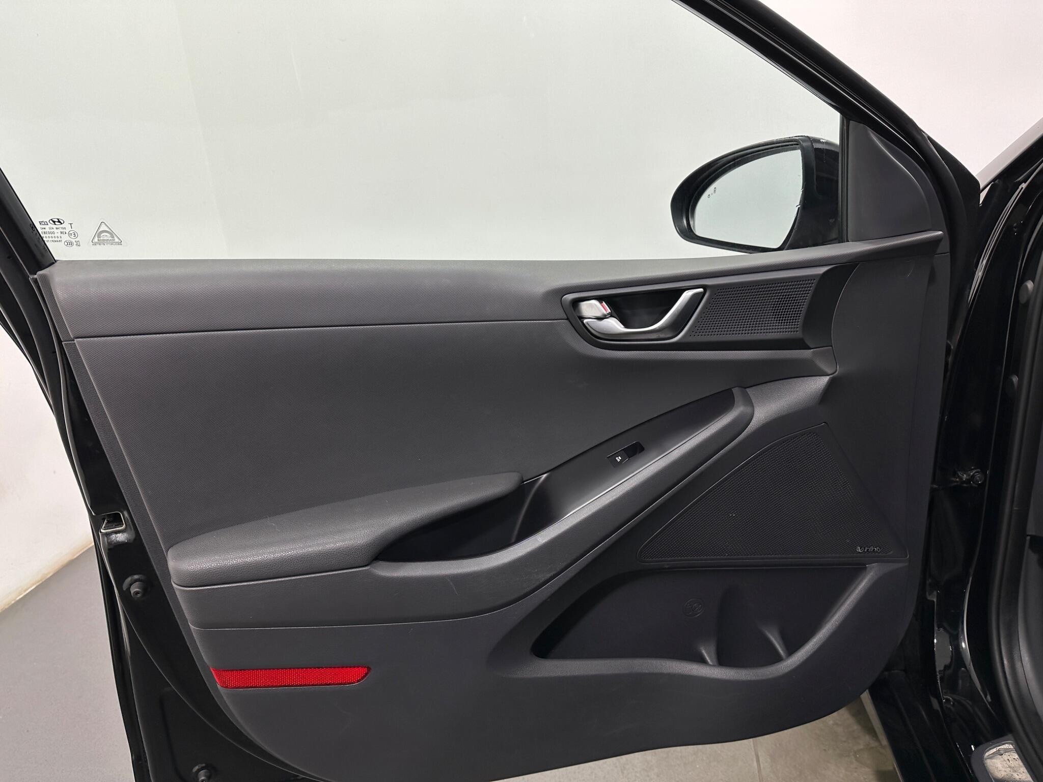 Hyundai IONIQ view 37