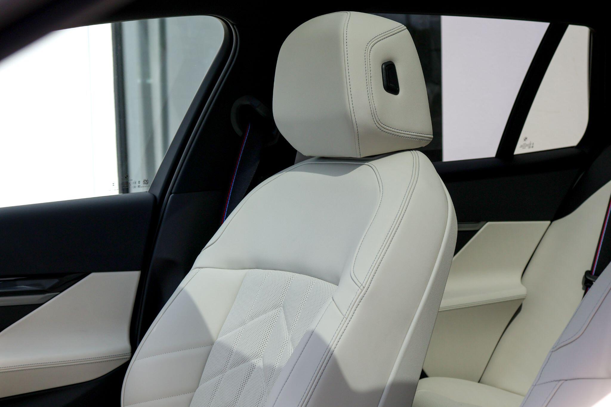 BMW 5 Series view 22
