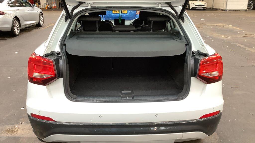 Audi Q2 view 18