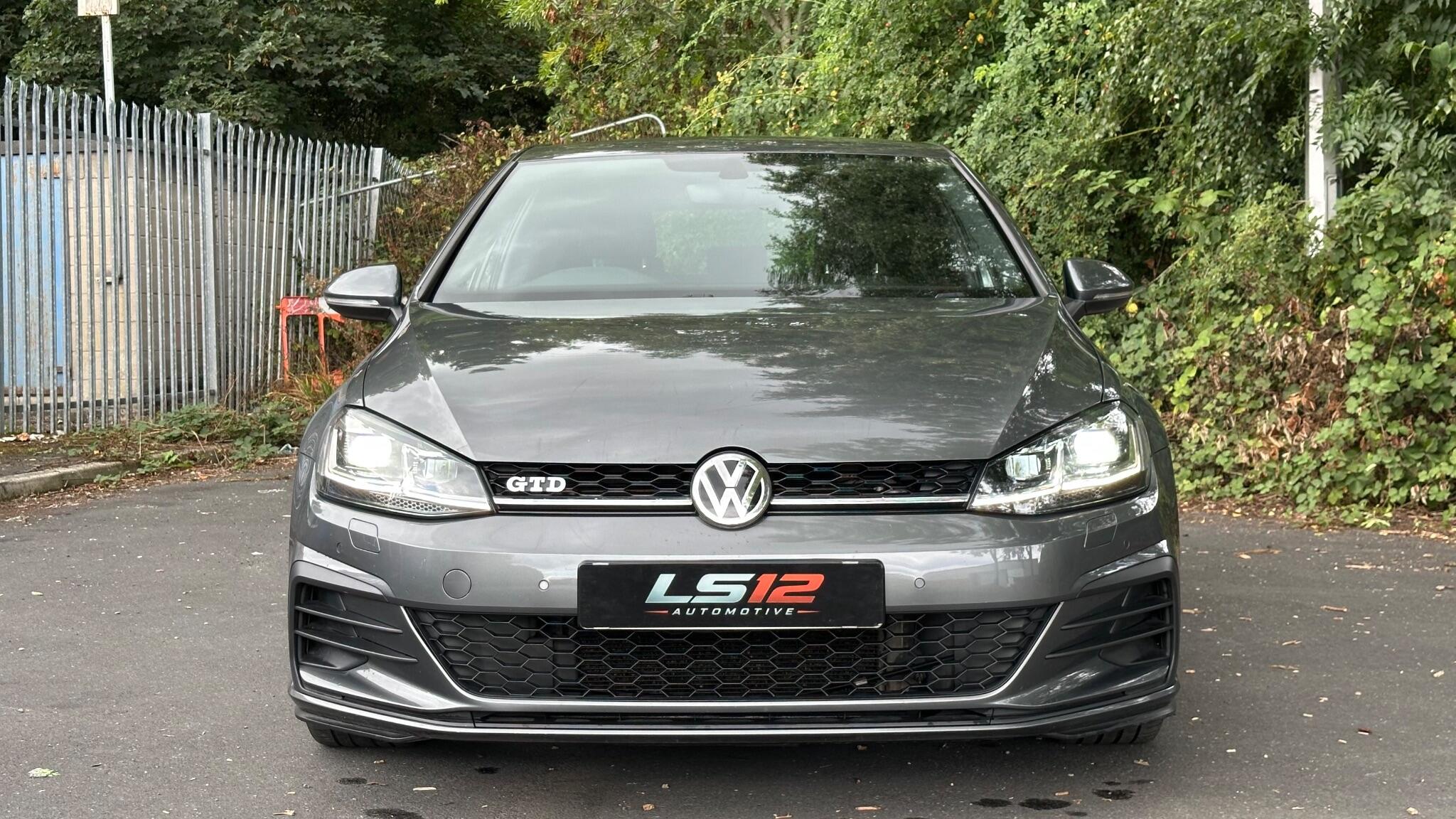 Volkswagen Golf view 2