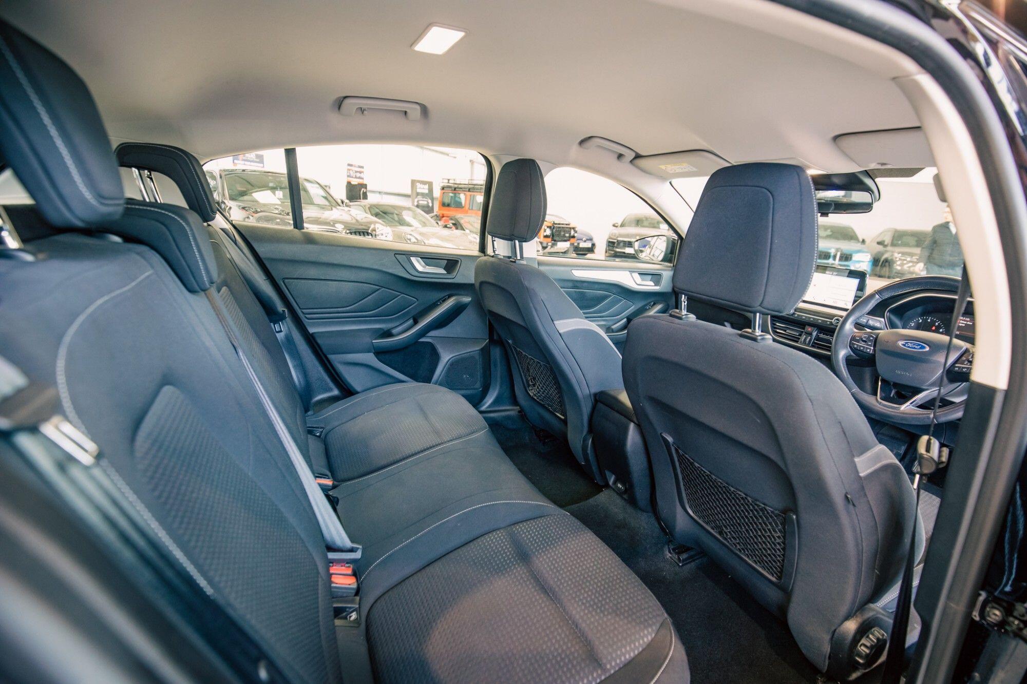 Ford Focus view 8