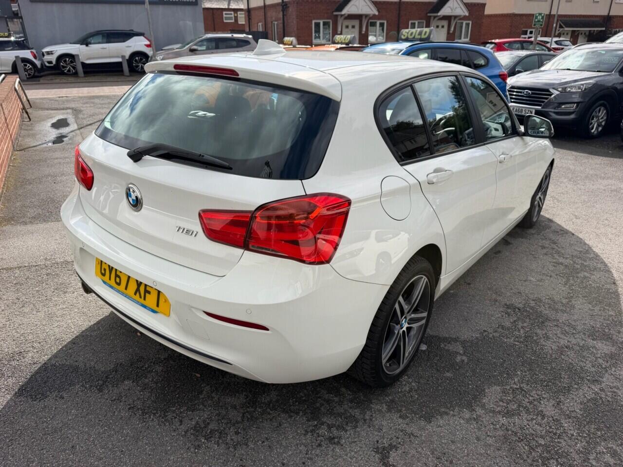 BMW 1 Series view 11