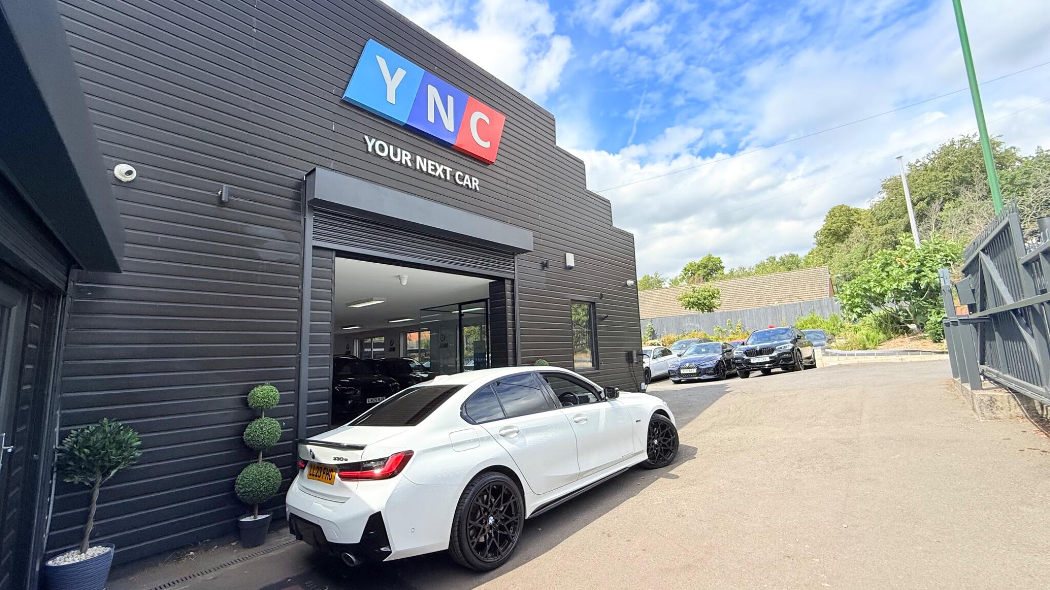 BMW 3 Series view 4