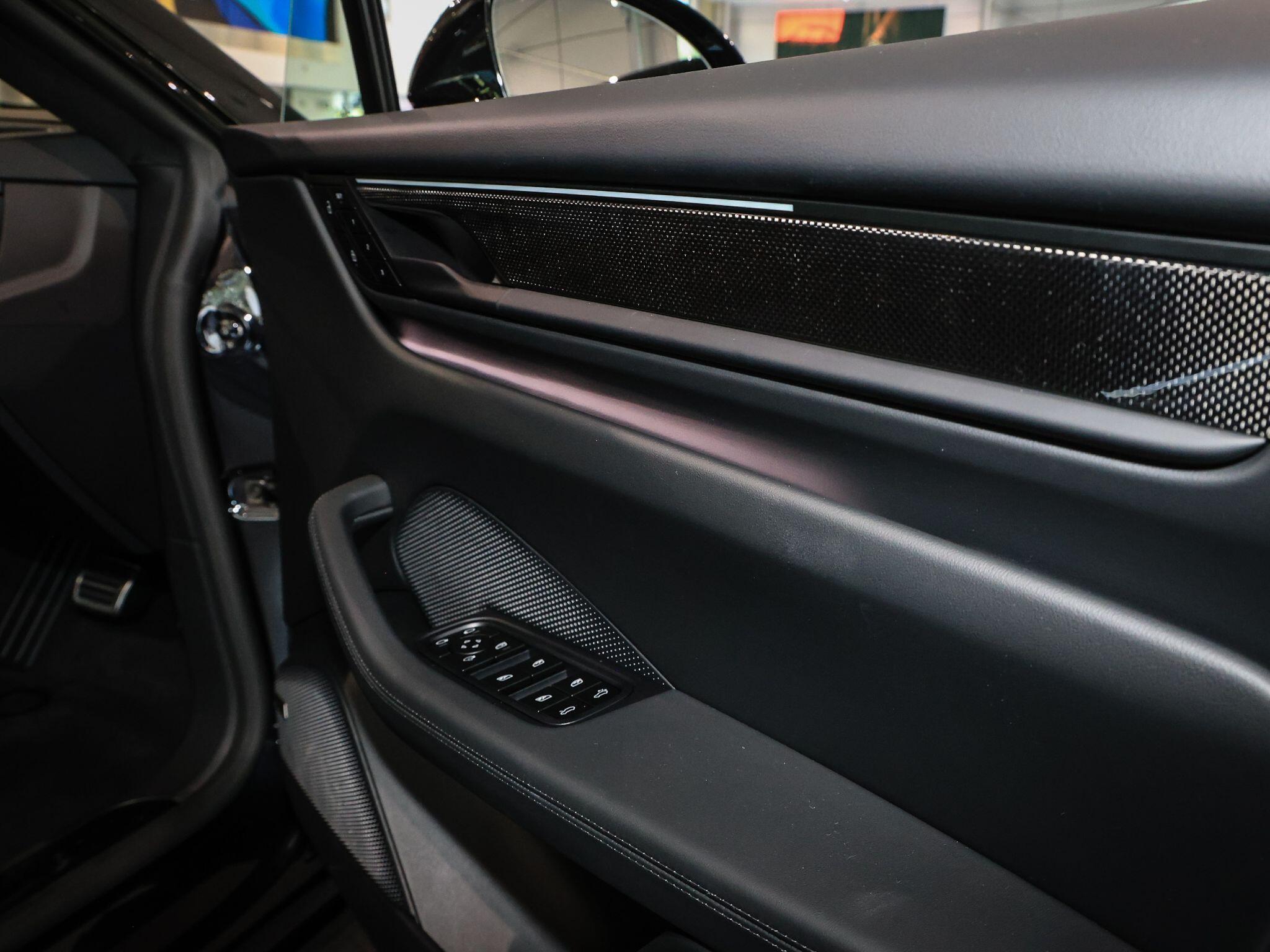 Porsche Macan view 21