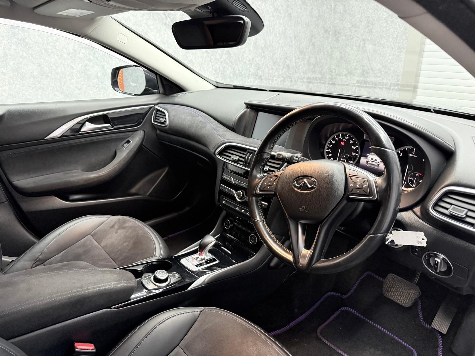 Infiniti Q30 view 2