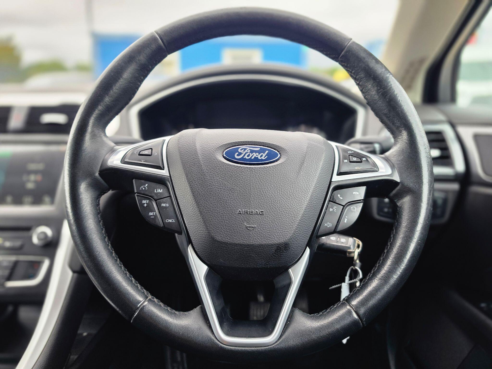 Ford Mondeo view 12
