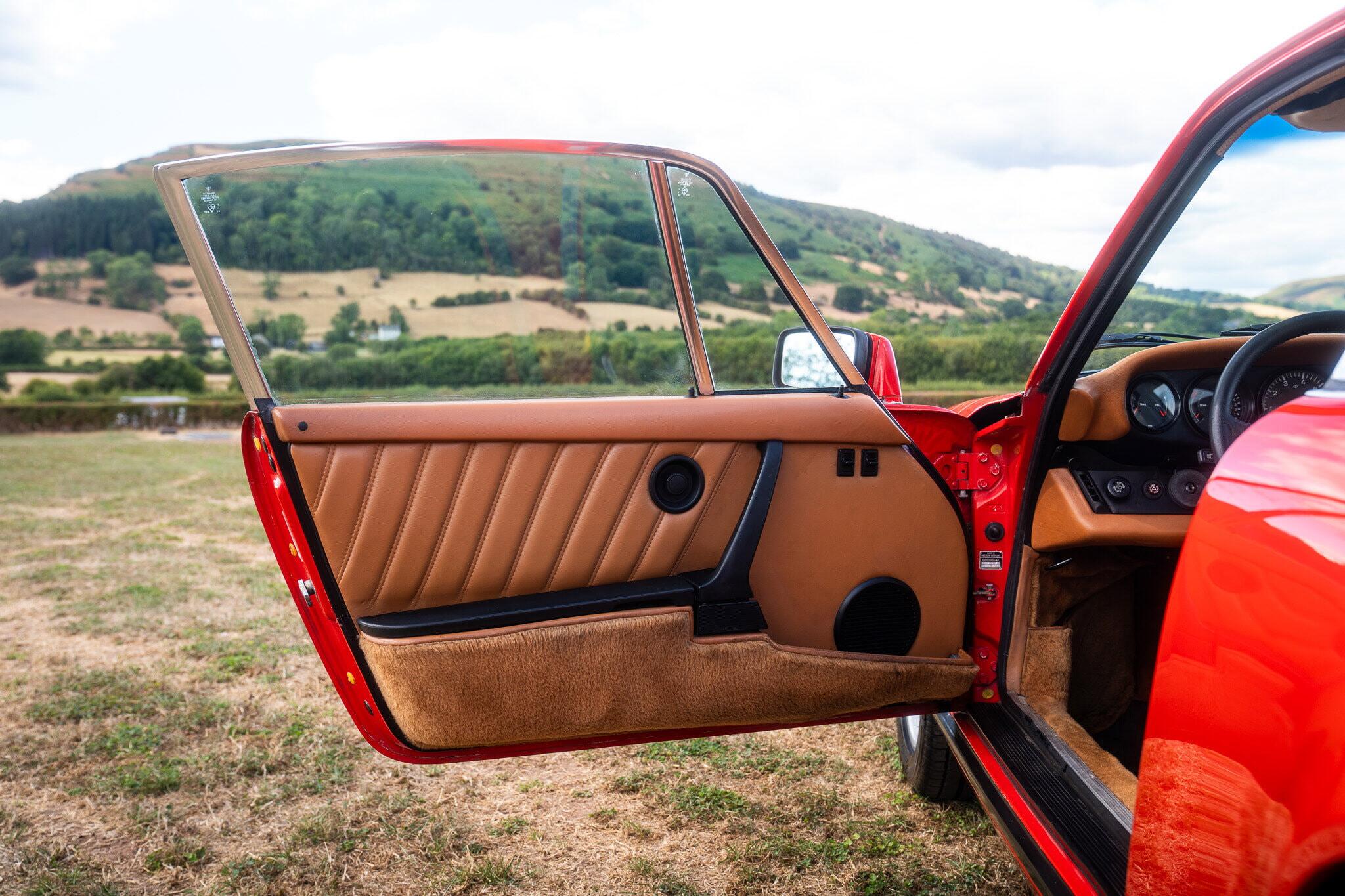 Porsche 911 view 59