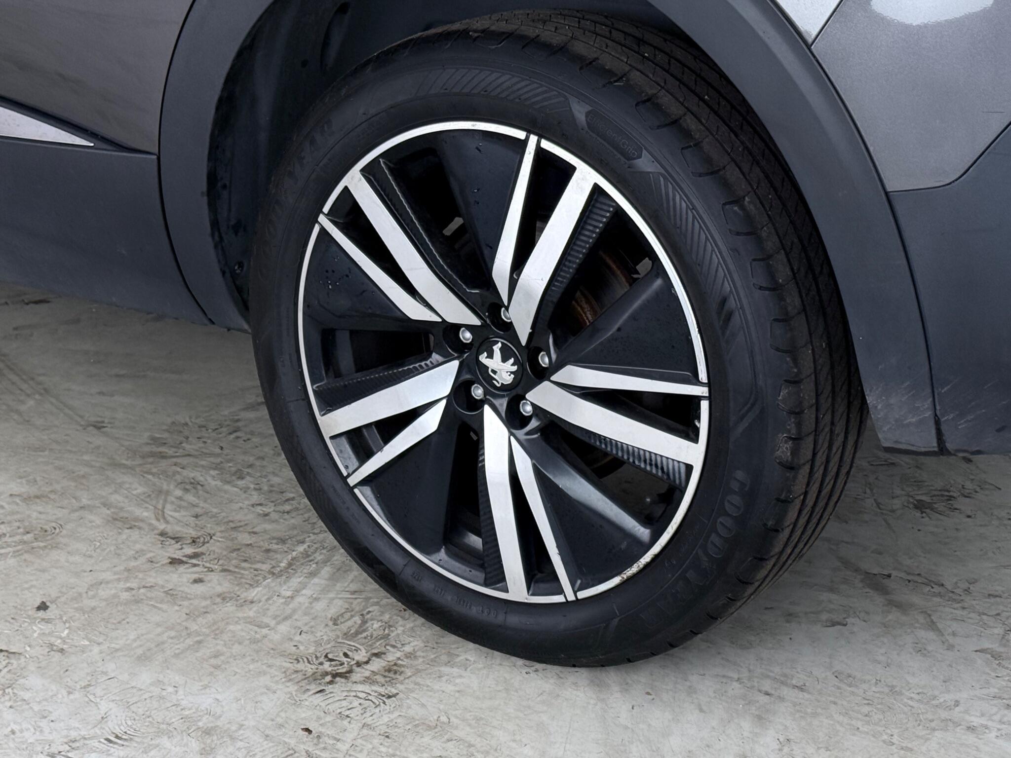 Peugeot 5008 view 9