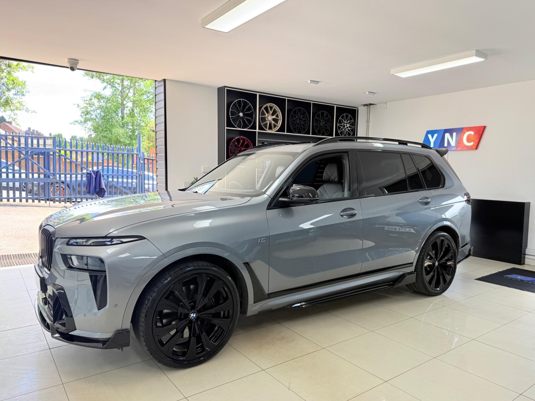 BMW X7 view 42