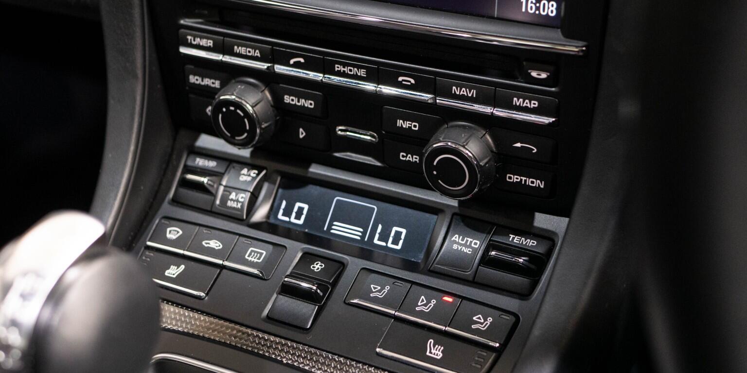 Porsche 911 view 44