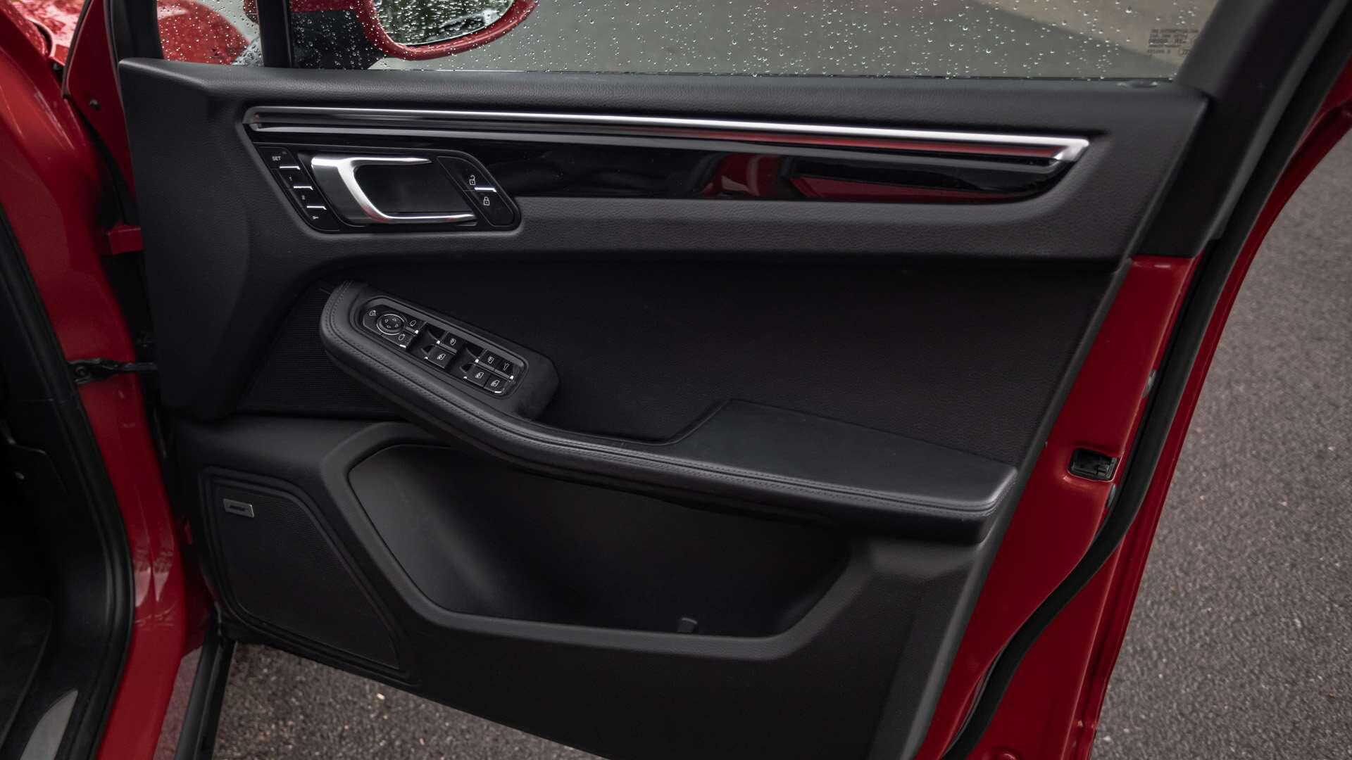 Porsche Macan view 23
