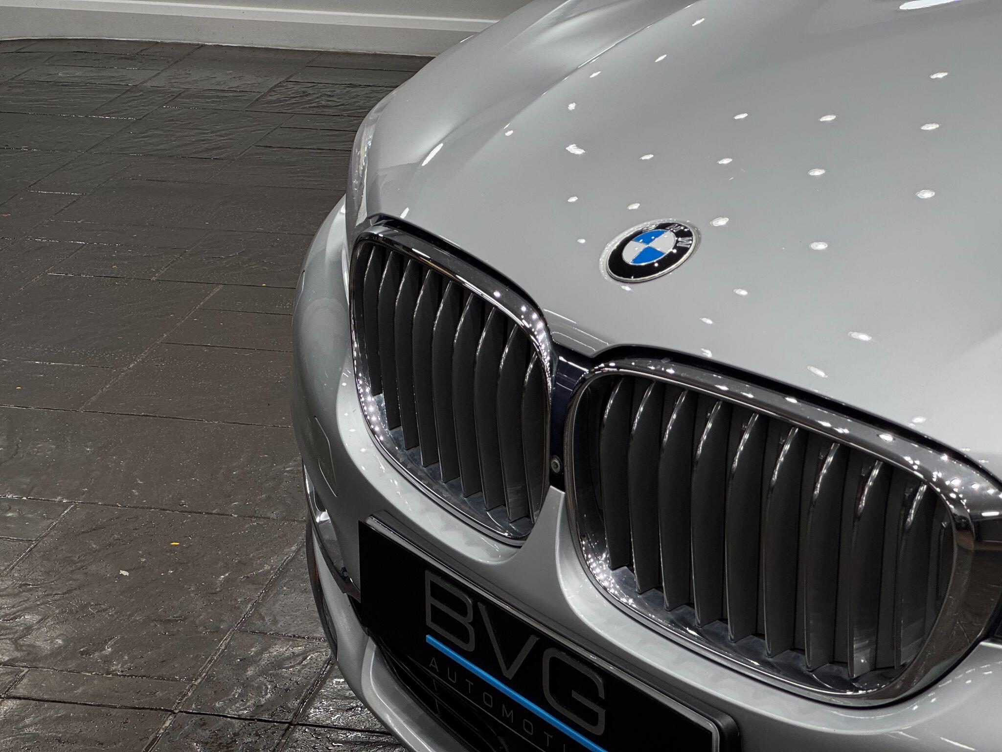 BMW 7 Series view 9