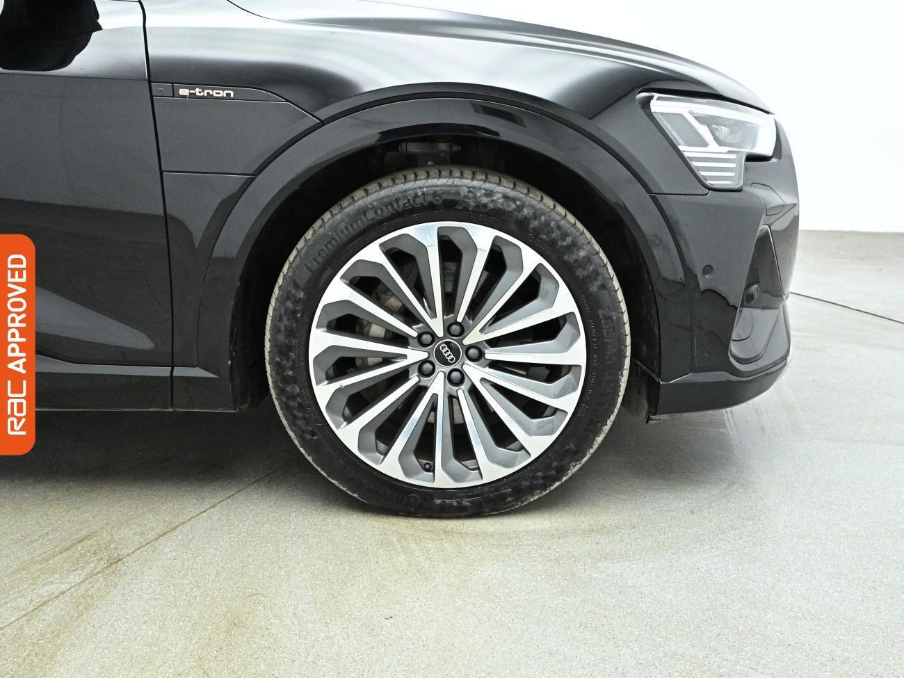 Audi E-Tron view 30