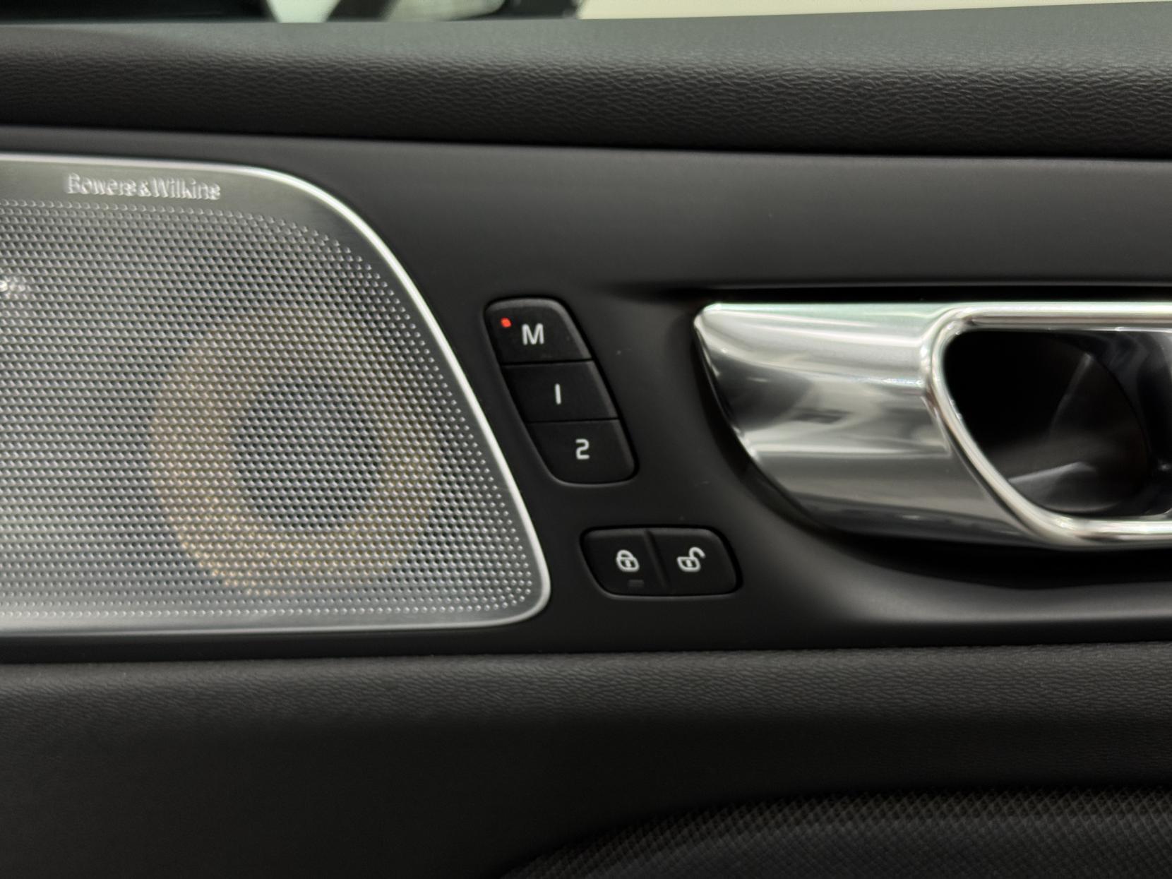Volvo S60 view 47