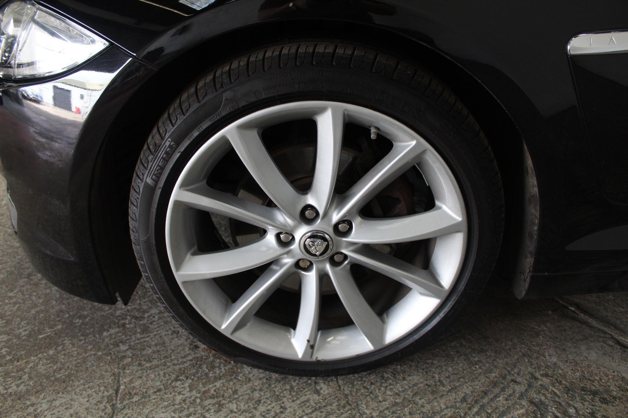 Jaguar XF view 57