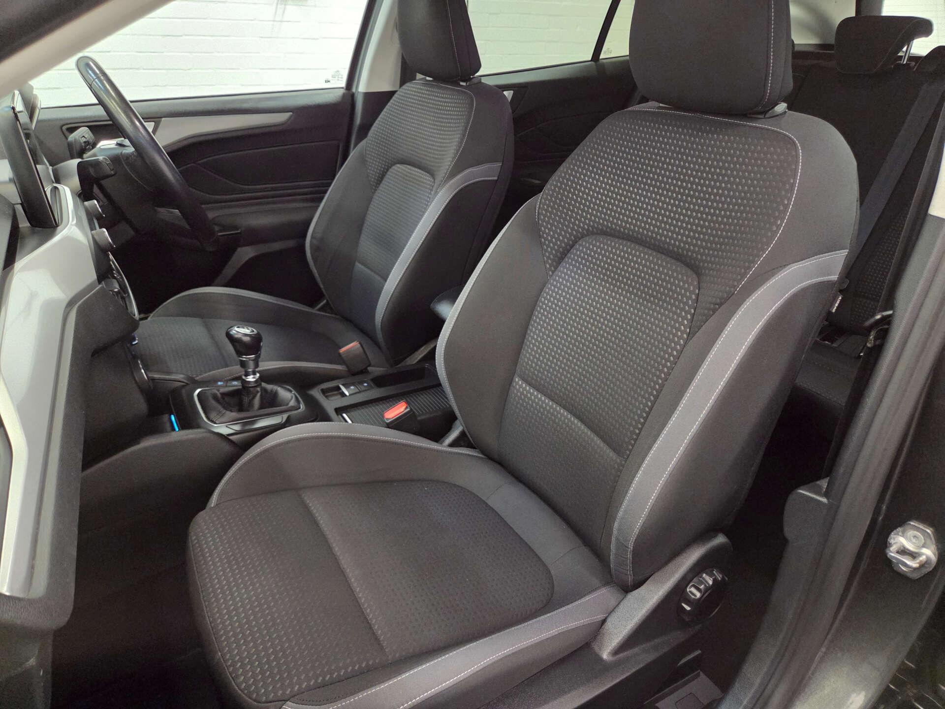 Ford Focus view 13