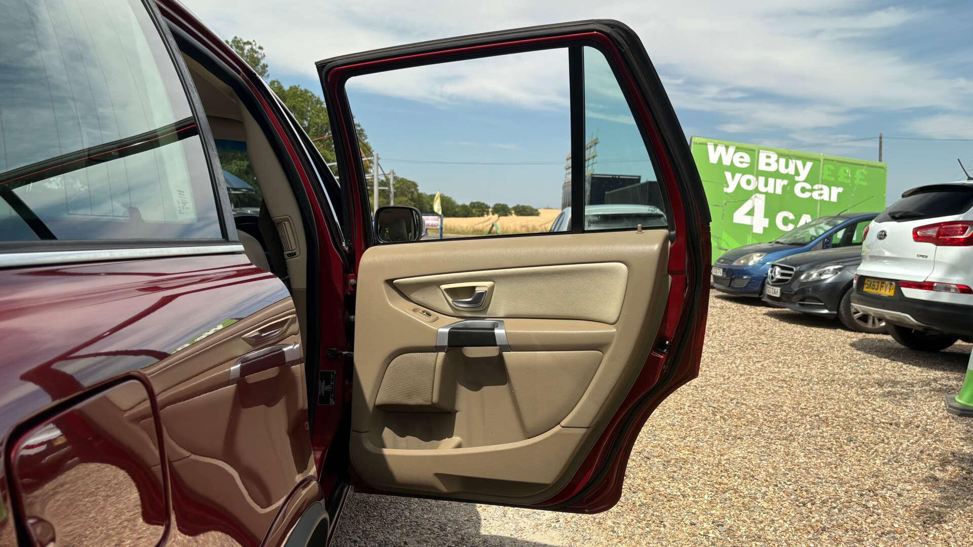 Volvo XC90 view 17
