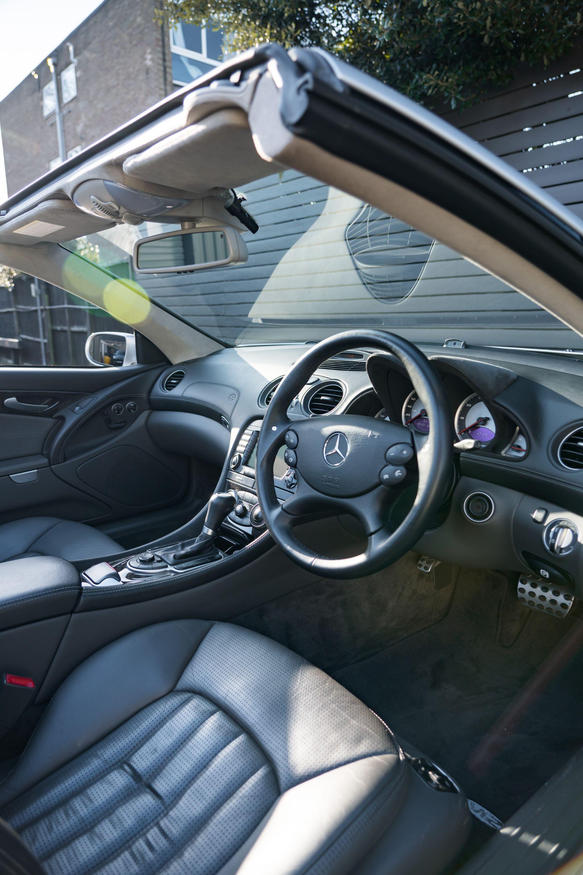 Mercedes-Benz SL view 10