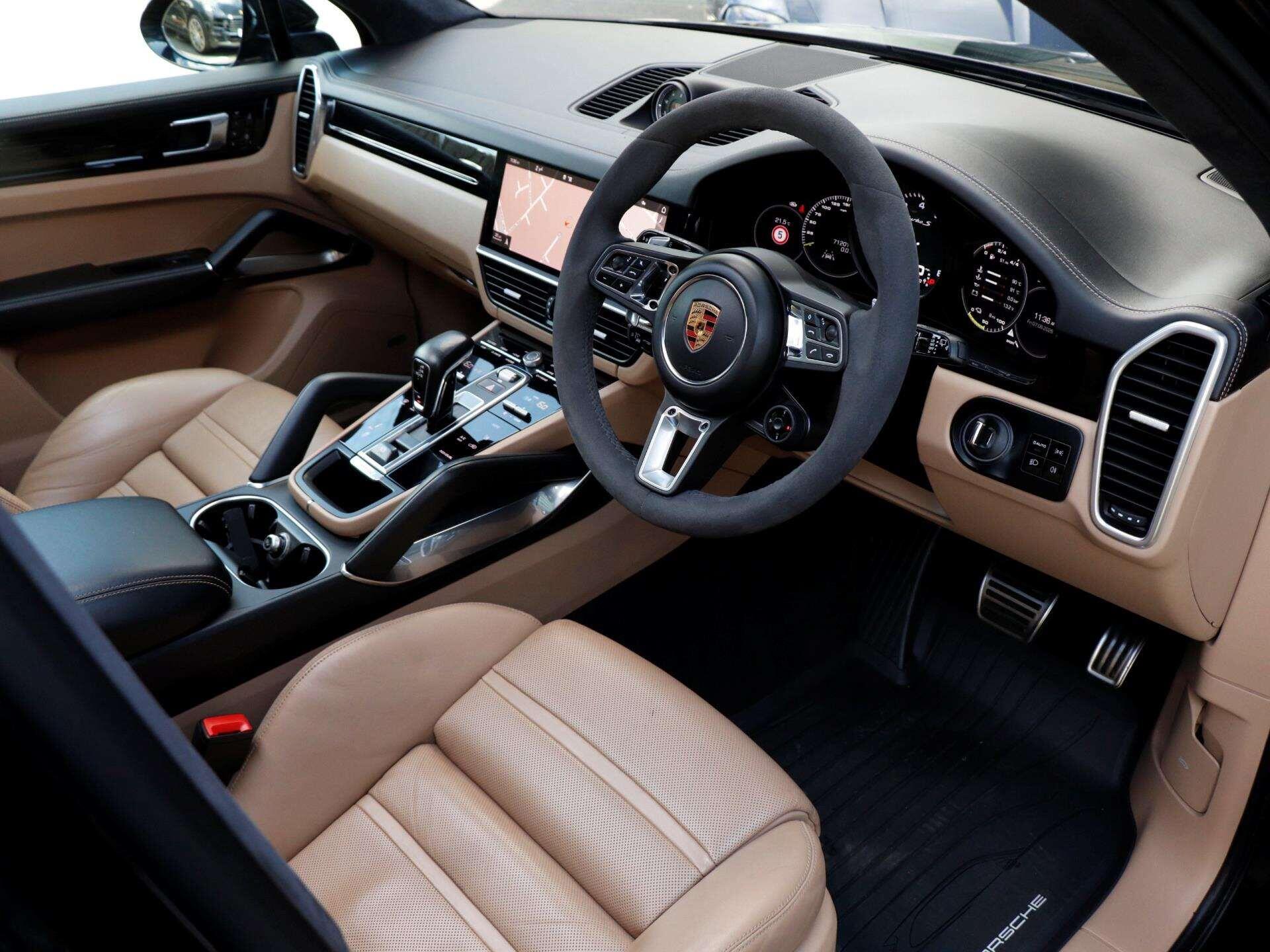 Porsche Cayenne view 10