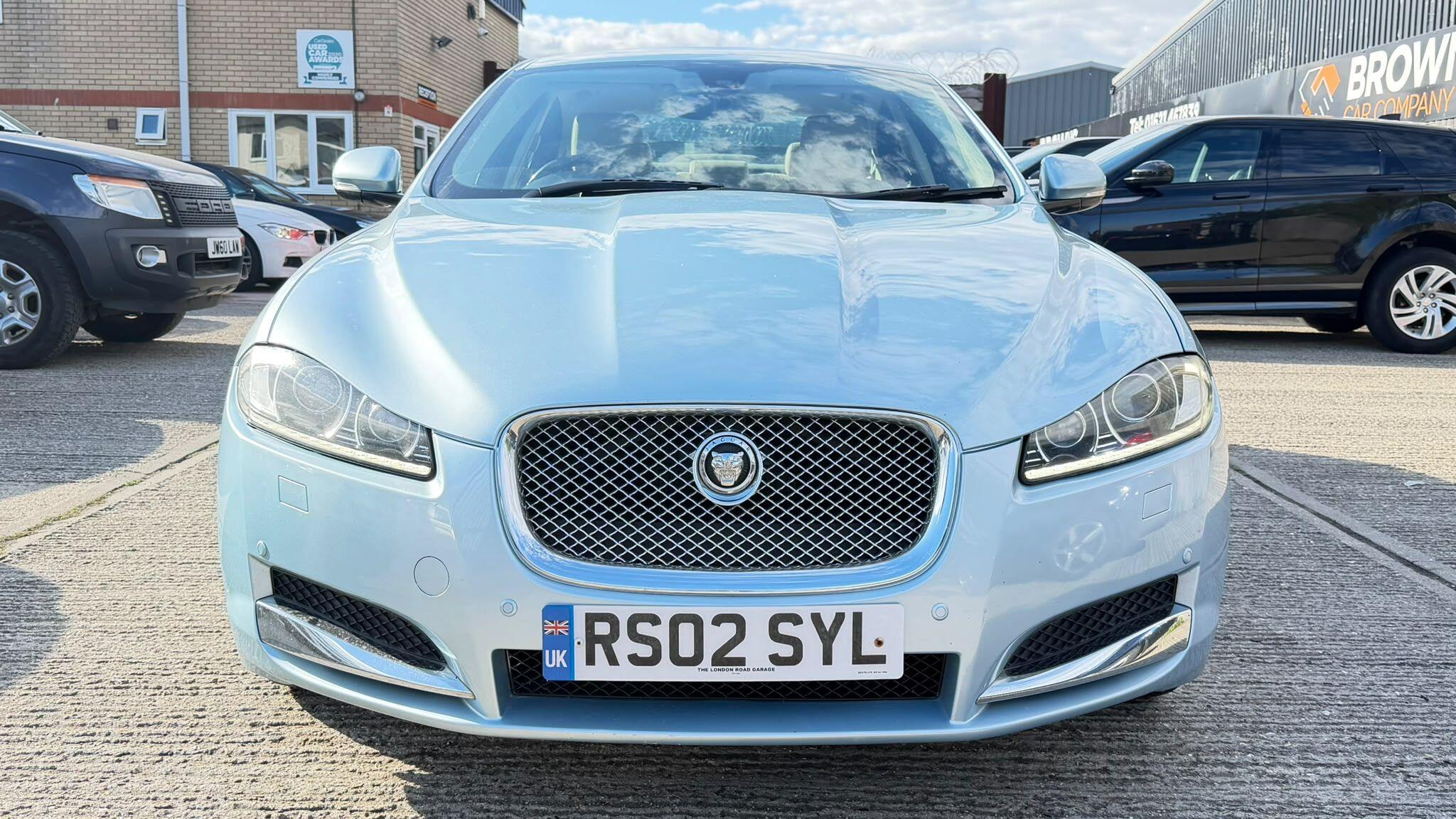 Jaguar XF view 8