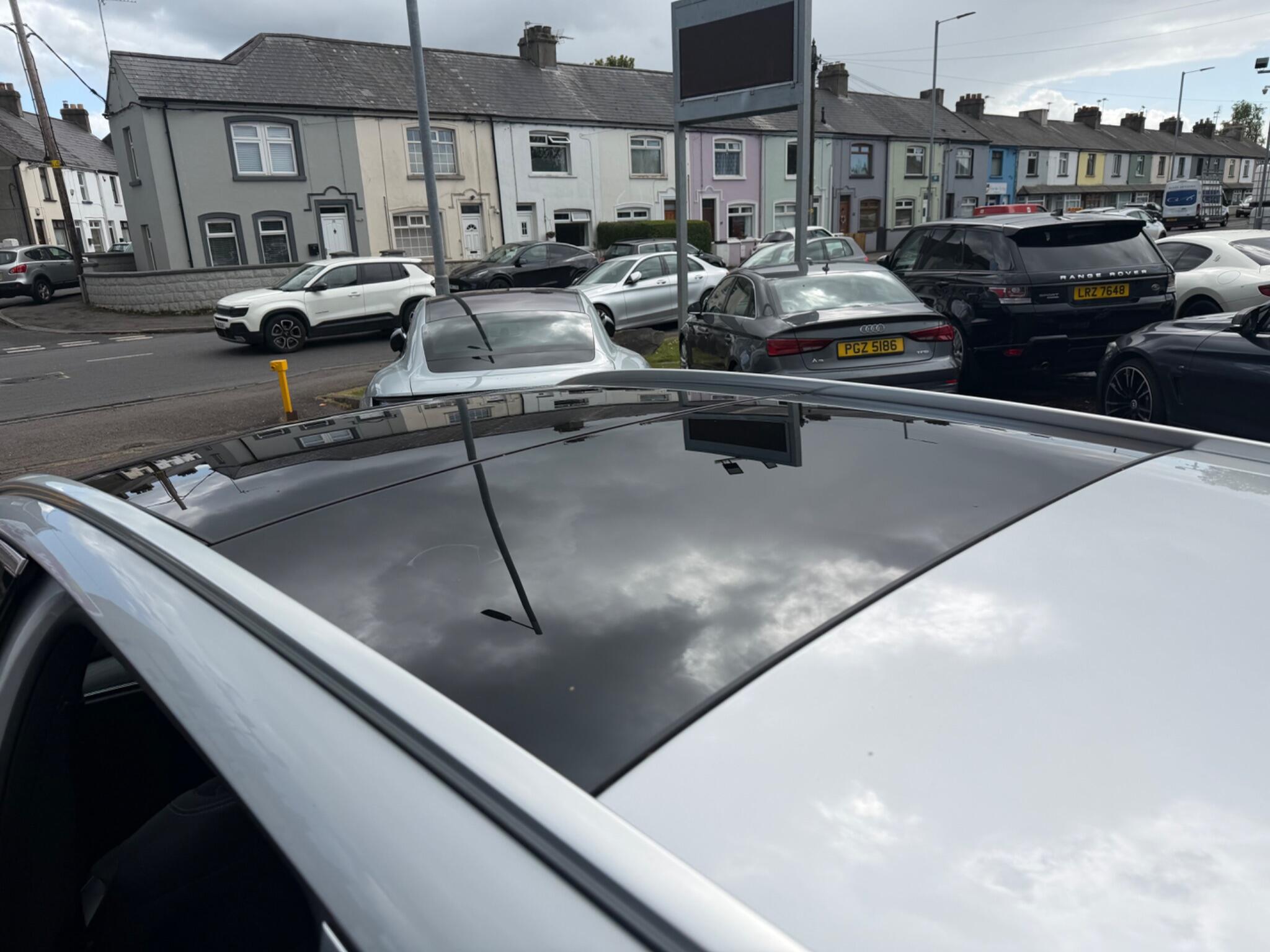 Mercedes-Benz E Class view 11