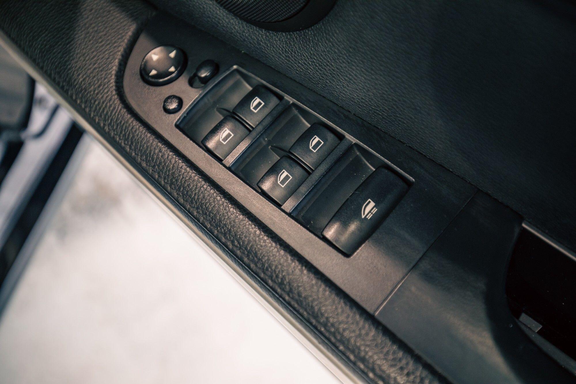 BMW 3 Series view 9