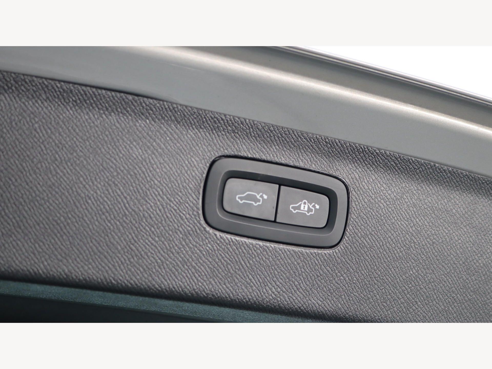 Volvo XC90 view 33