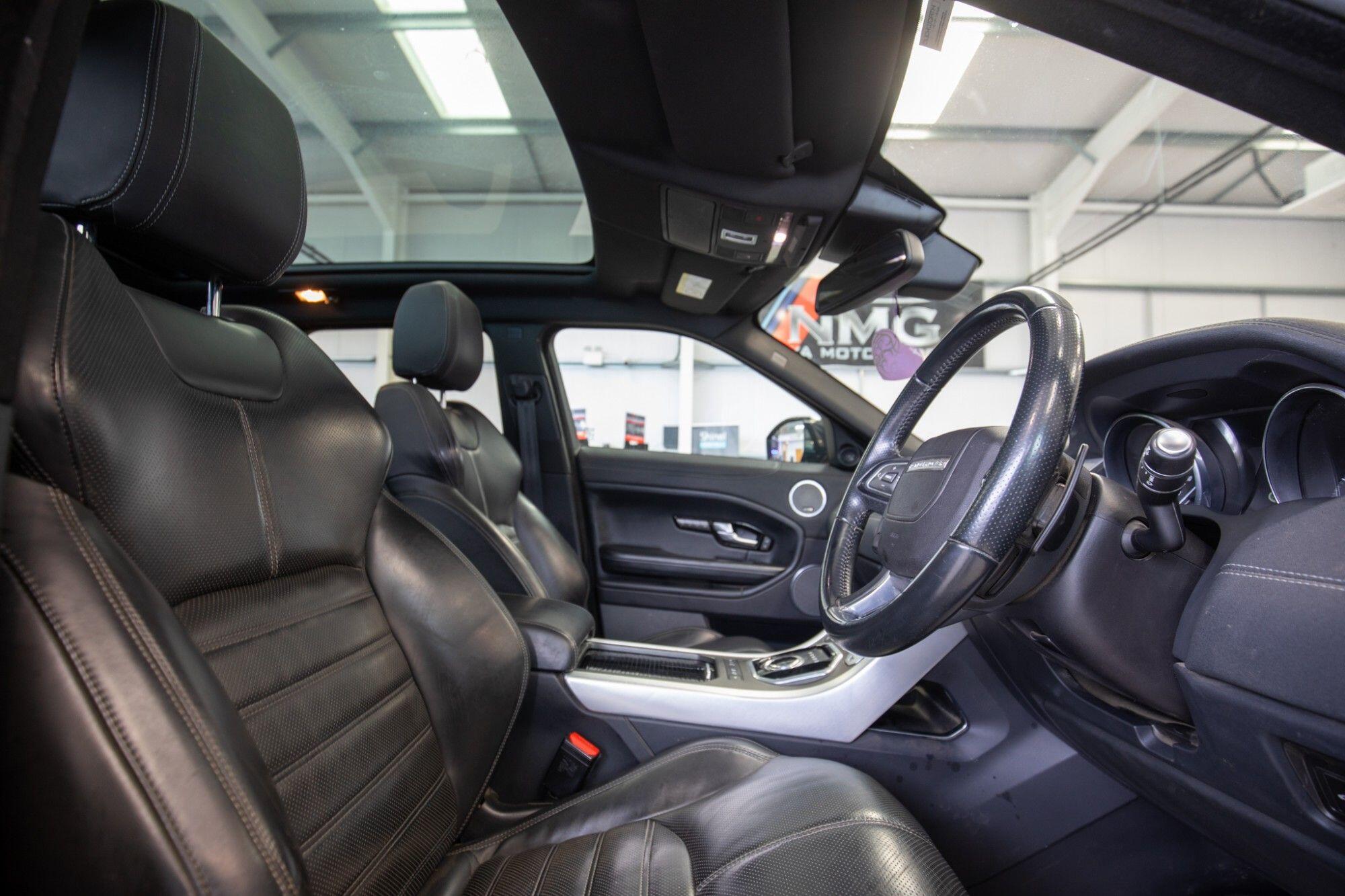 Land Rover Range Rover Evoque view 3