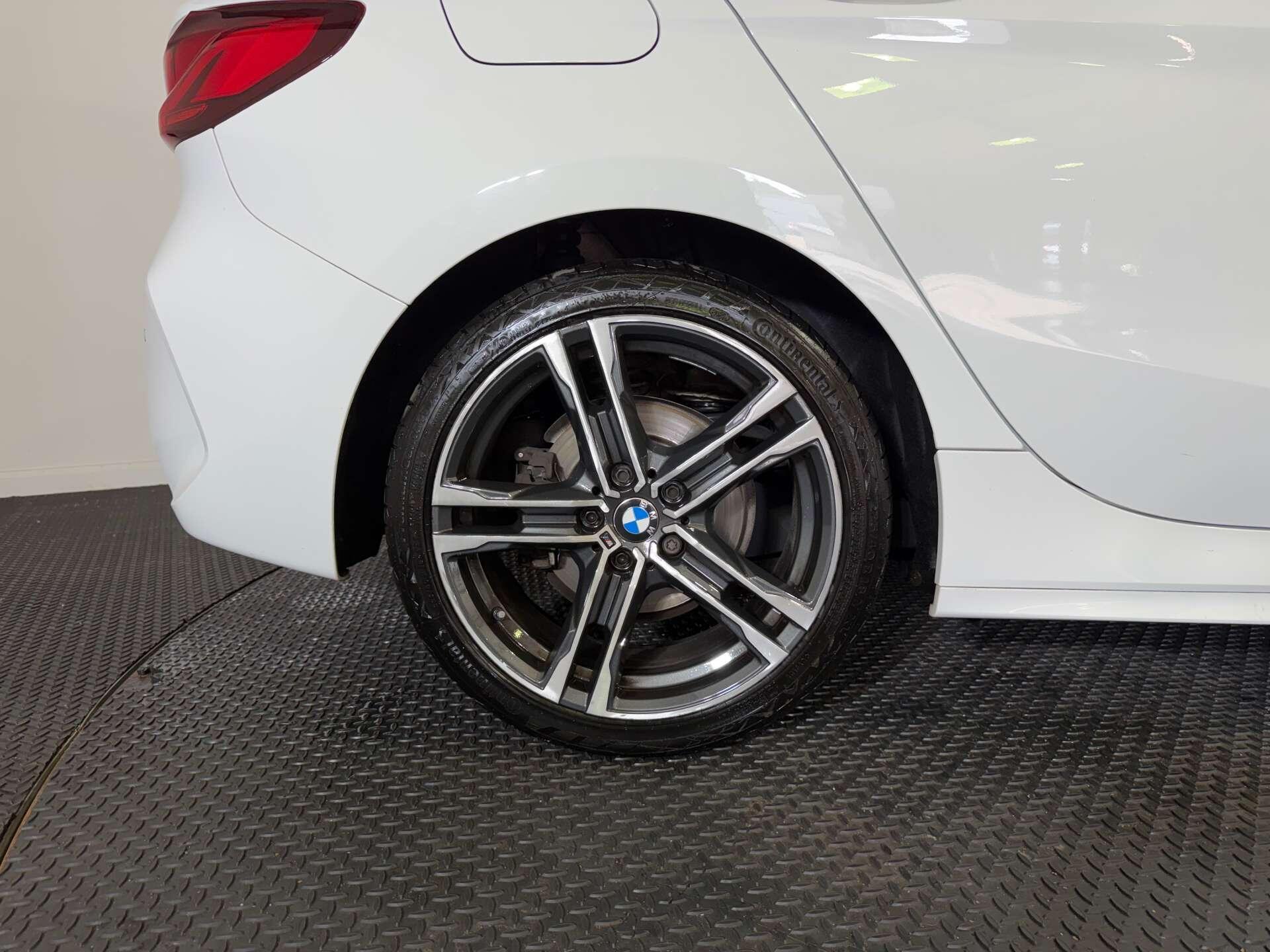 BMW 1 Series view 65