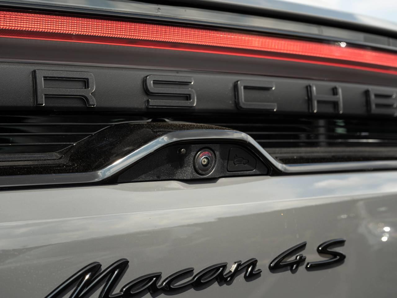 Porsche Macan view 9