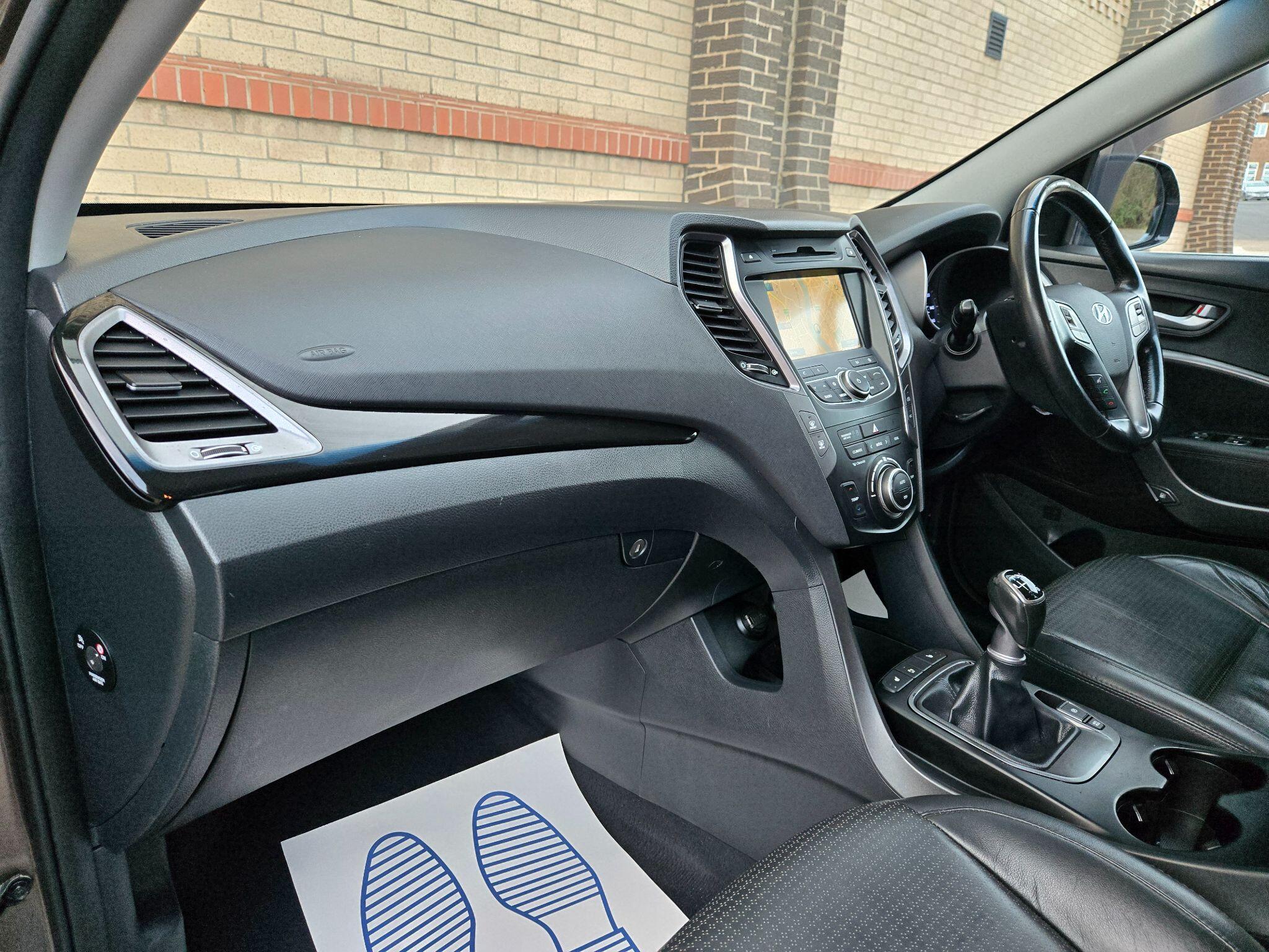 2014 Hyundai Santa Fe image 12