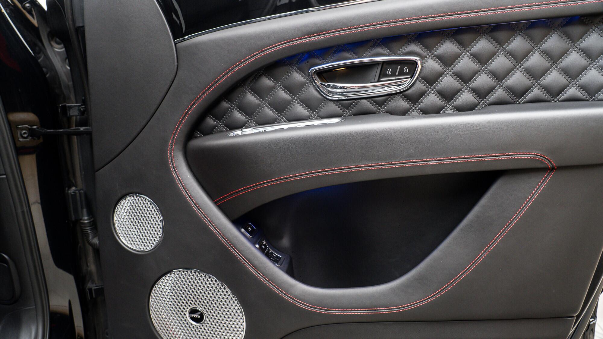 Bentley Bentayga view 34