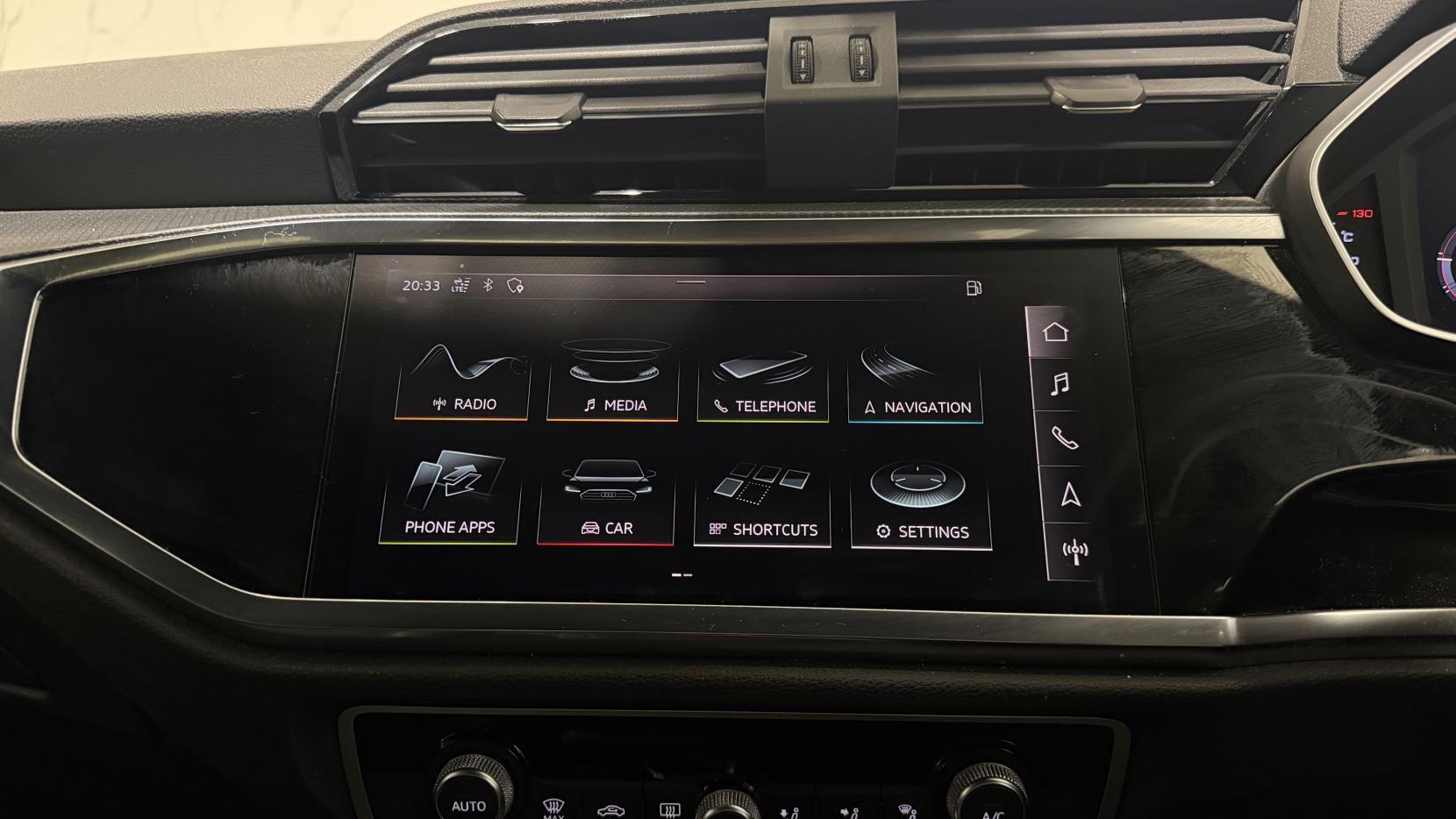 Audi Q3 view 19