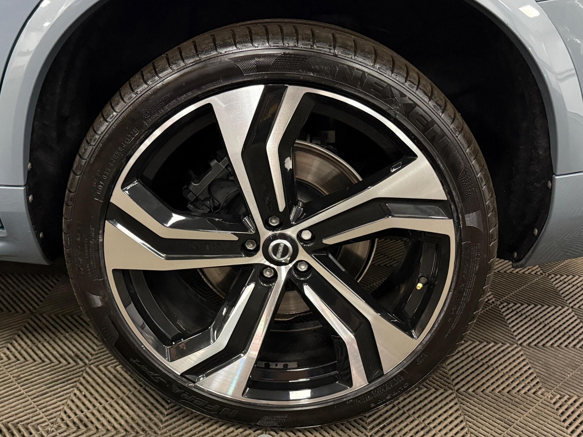 Volvo XC90 view 44