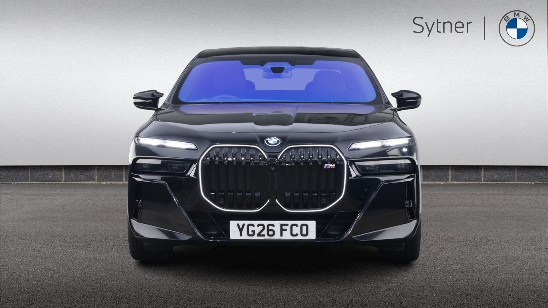 BMW 7 Series view 16
