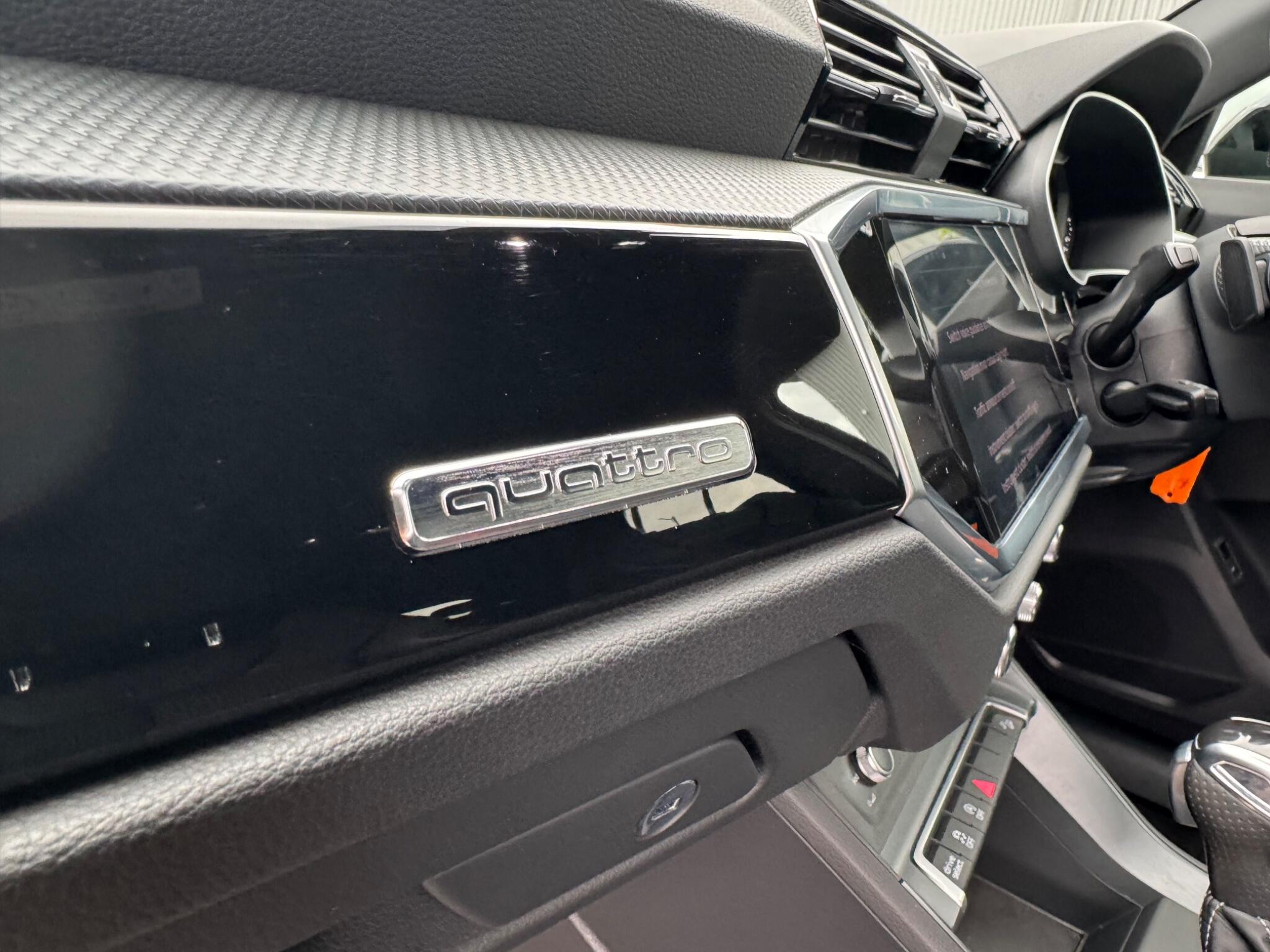 Audi Q3 view 14