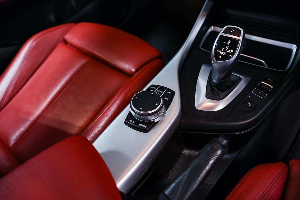 BMW 2 Series view 18