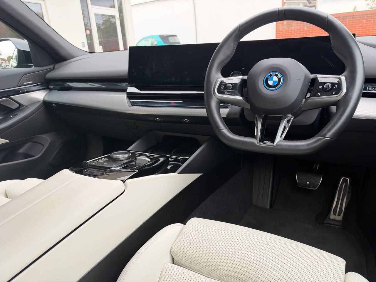BMW i5 view 33