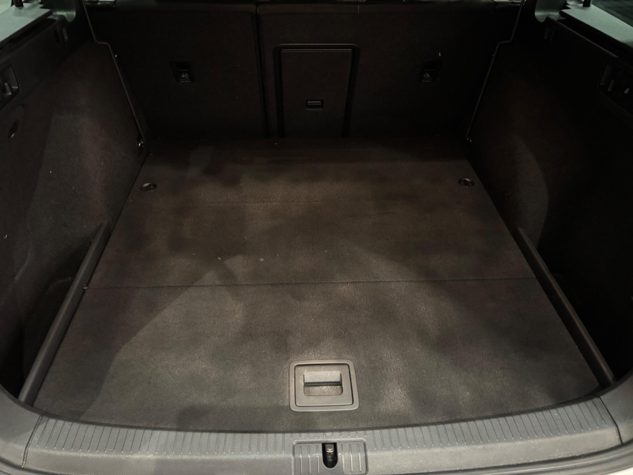 Volkswagen Golf view 17