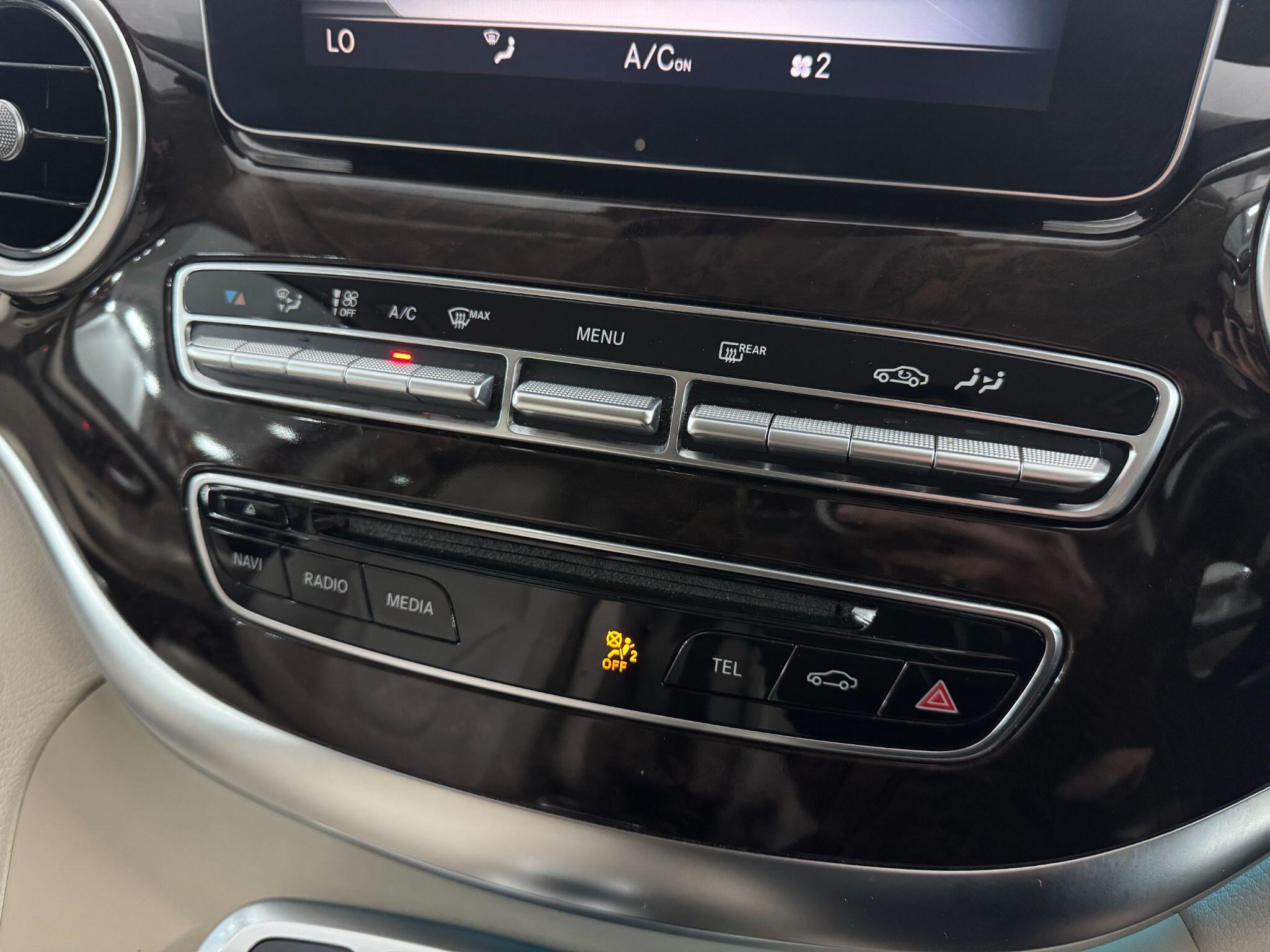 Mercedes-Benz V-Class view 42