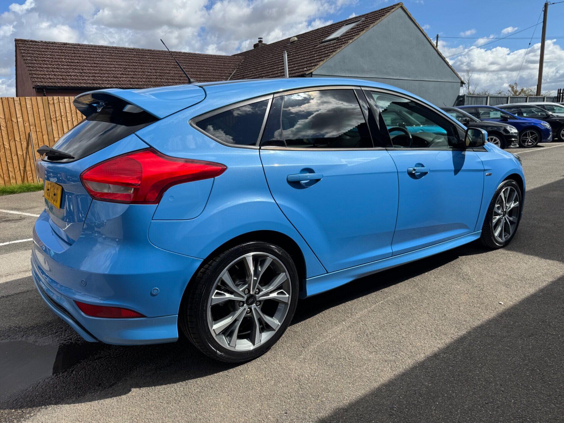 Ford Focus view 5