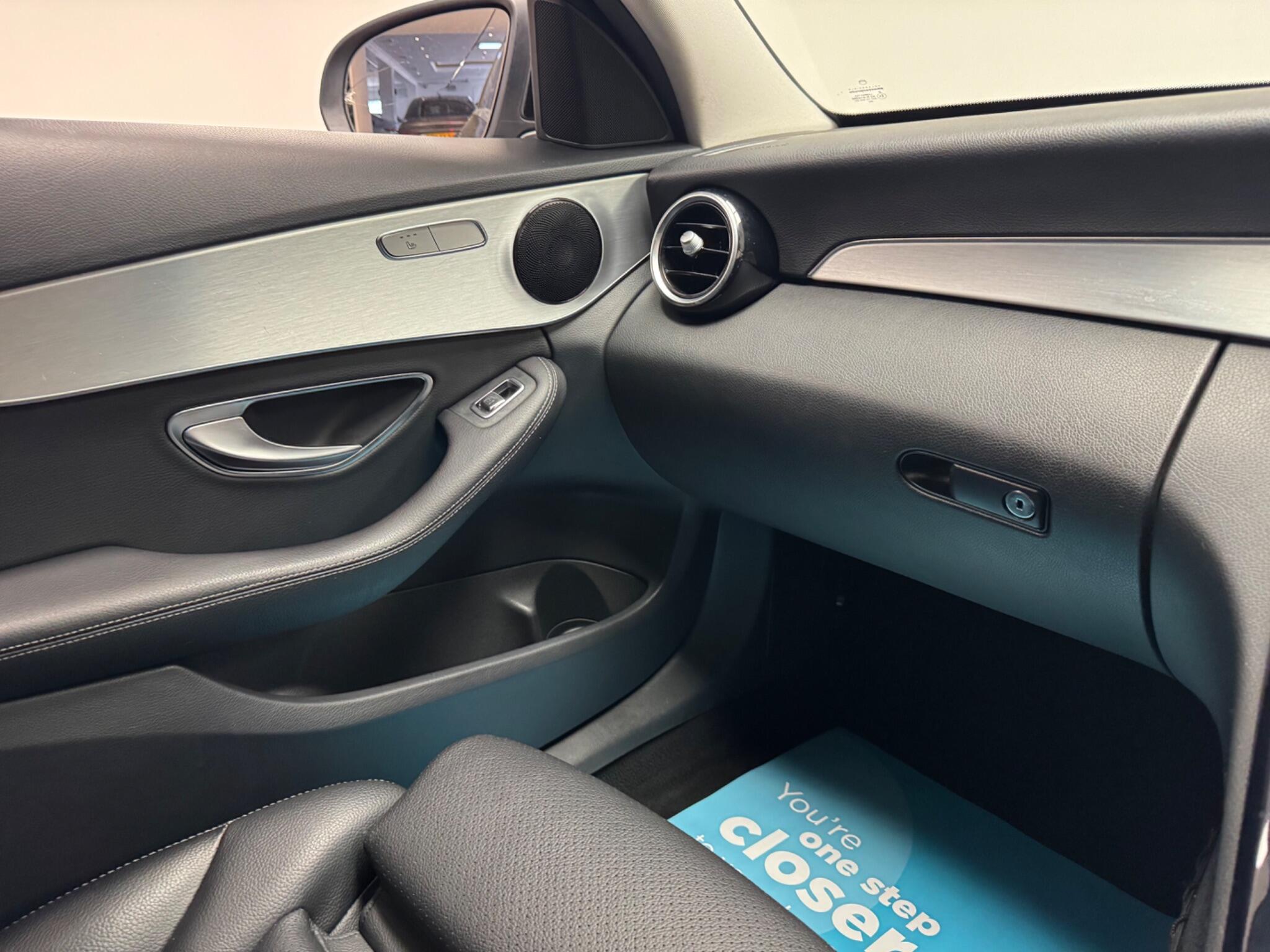 Mercedes-Benz C-Class view 25