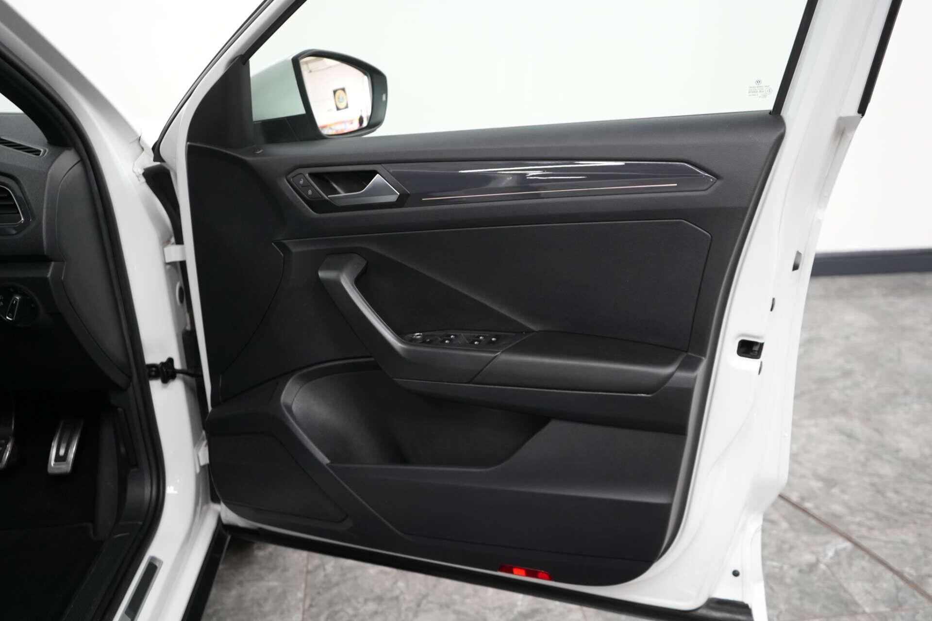 Volkswagen T-Roc view 22