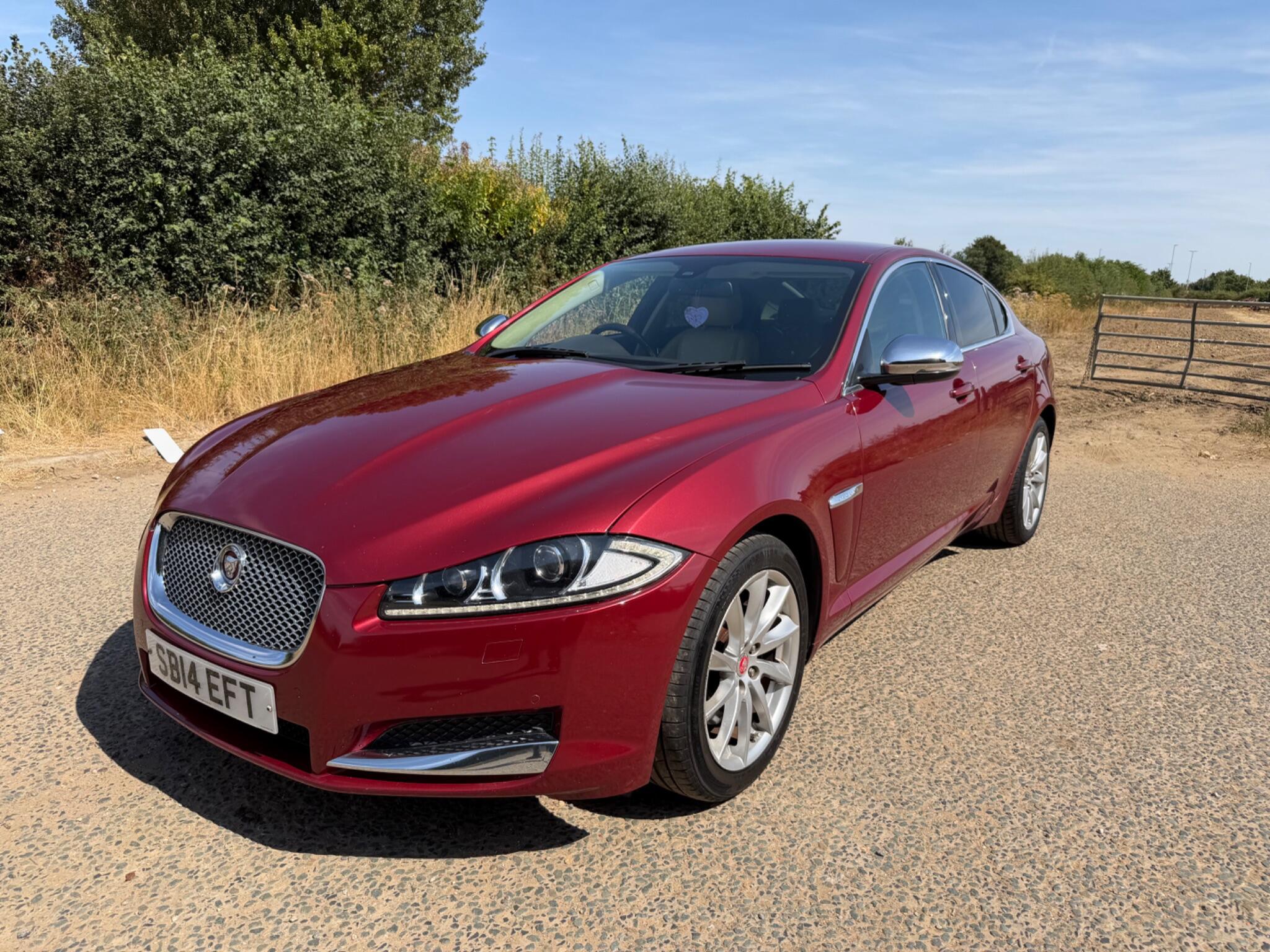 Jaguar XF view 23
