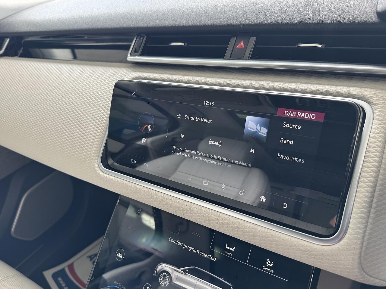 Land Rover Range Rover Velar view 17