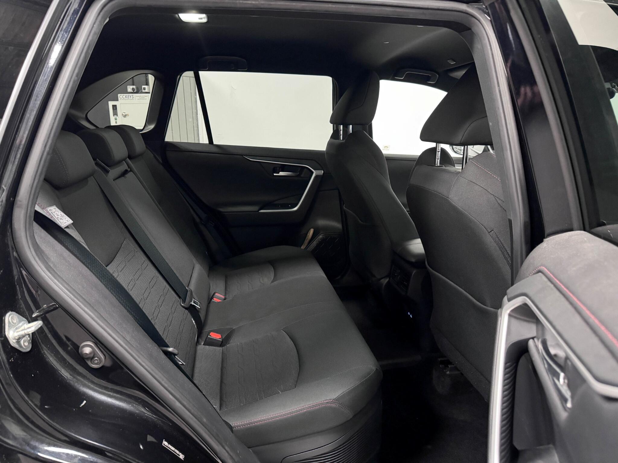 Toyota RAV4 view 9